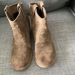 Dina brown ankle boots